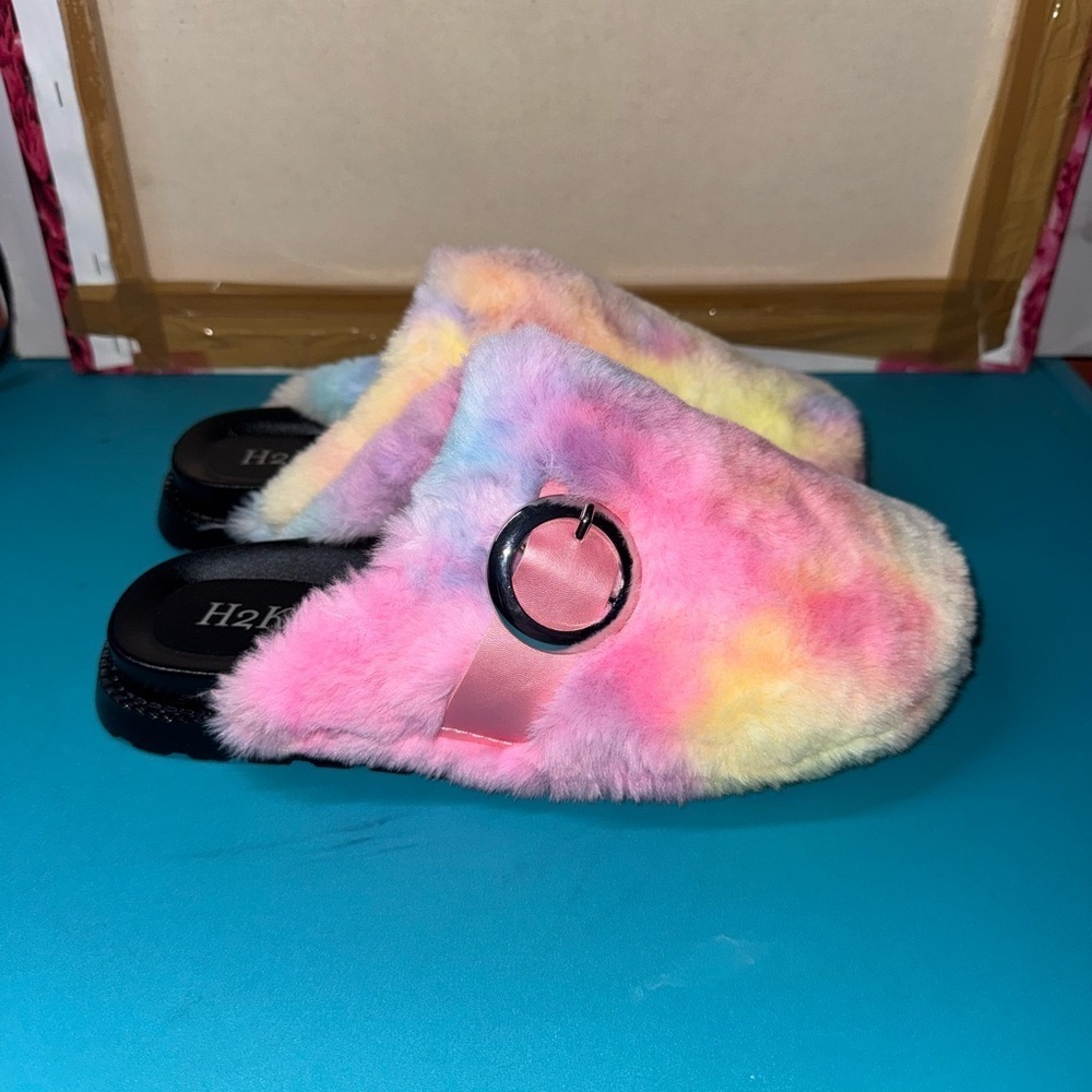 H2K Women's Colorful Furry Slippers - Picture 4 of 7